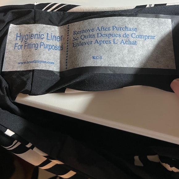 WeWoreWhat ! Stunning One-Piece Black and White One-Shoulder Swimsuit XL NEW - Picture 13 of 13